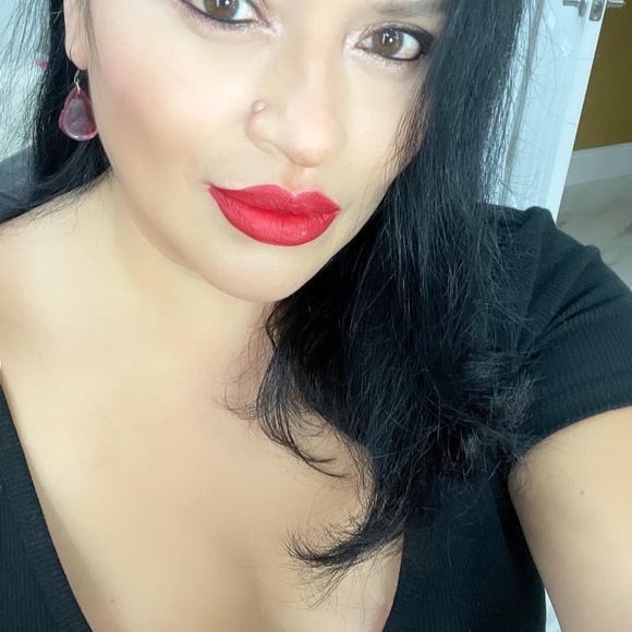 Meet your Posher, Patricia - Picture 2 of 2